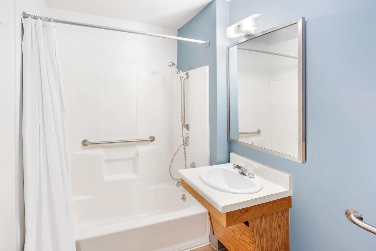 Woodspring Suites ファー エクステリア 写真