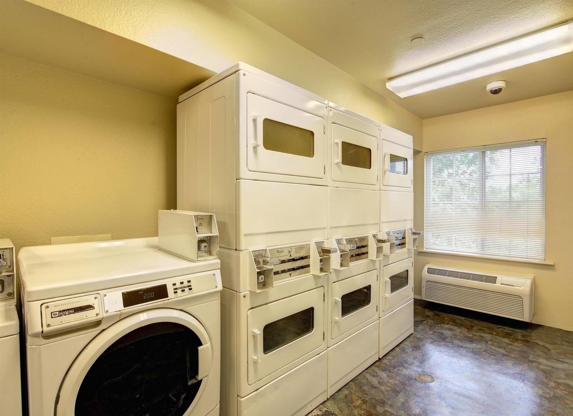 Woodspring Suites ファー エクステリア 写真